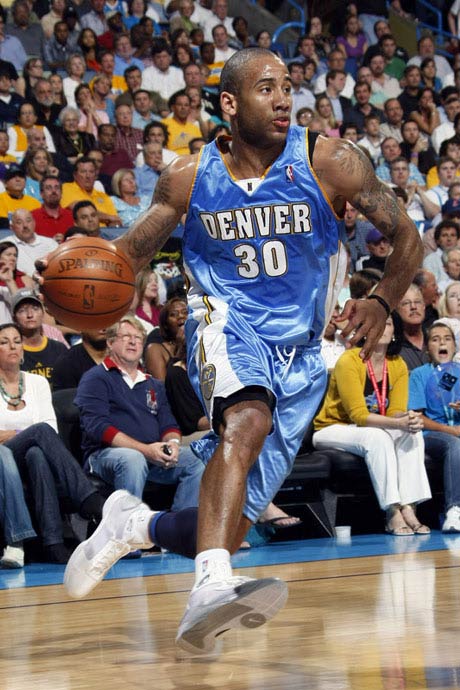 詹姆斯更多 詹姆斯更多